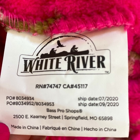 White River mossy oak print on plush pink wrap Velcro robe - Picture 4 of 5